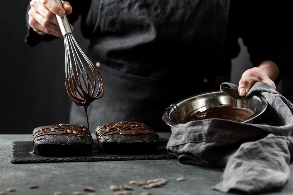 Dietro le Quinte di una Pasticceria Il Processo Creativo dalla Ricetta alla Consegna
