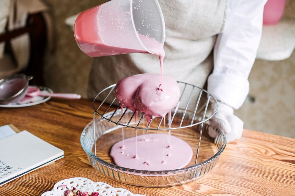 L'arte della glassa come preparare e applicare coperture perfette