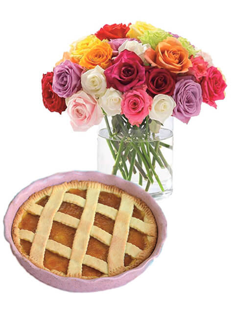 Bouquet di rose colorate con crostata marmellata