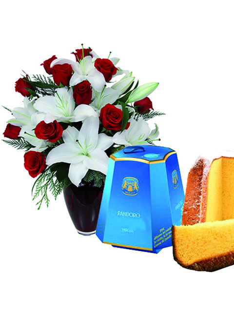 bouquet di gigli rose rosse e pandoro
