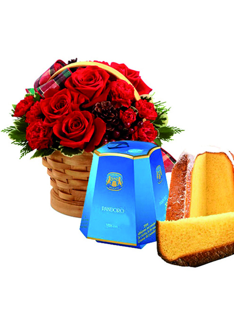 Cesto di fiori misti rose rosse e pandoro